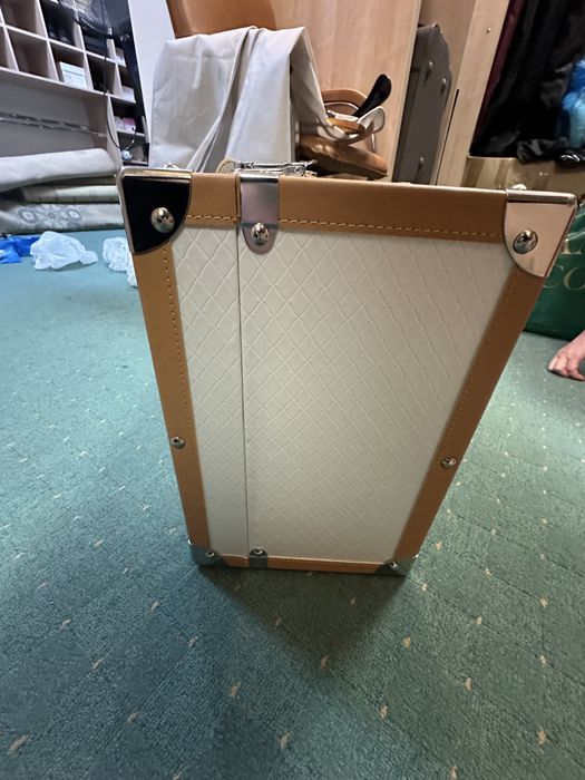 Мини чемоданчик белый