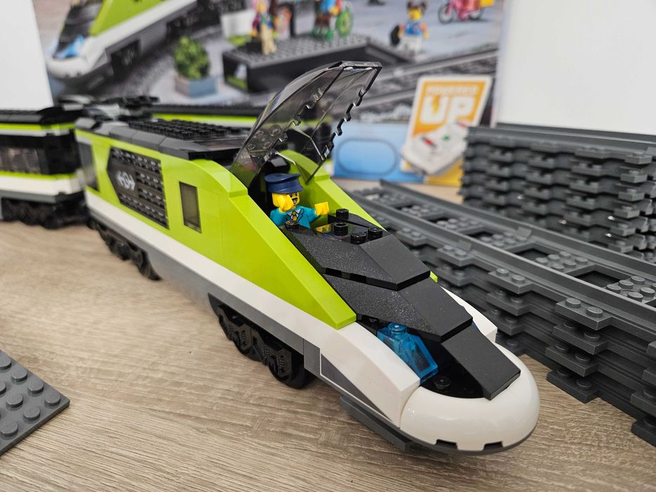 LEGO City Tren expres de pasageri 60337