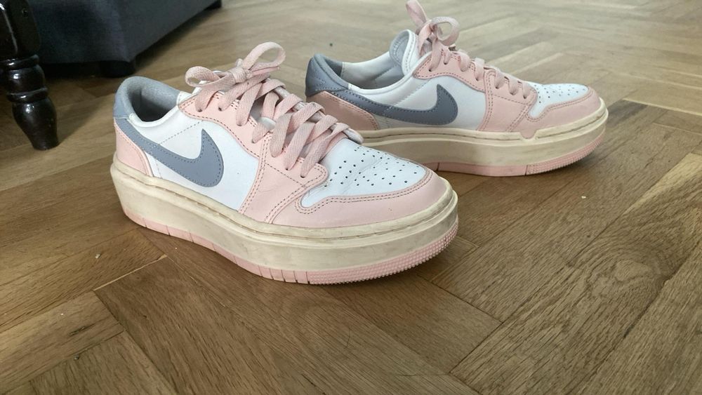 Nike обувки розови