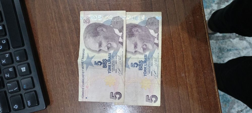 Eski pullar , старенние денги. Рубль 200,100,10,1, лира 5 , сум100-7шт