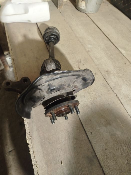 Продам привод от Тойота Карина е короткий в сборе  находится в Преснов