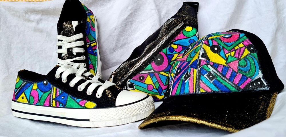 Дизайнерски , Уникален дамски сет , ръчно рисувани кецове