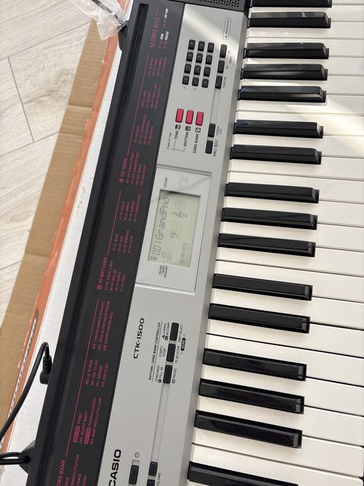 Синтезатор в отличном состоянии