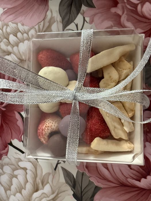 Сублимированные клубника и мороженое