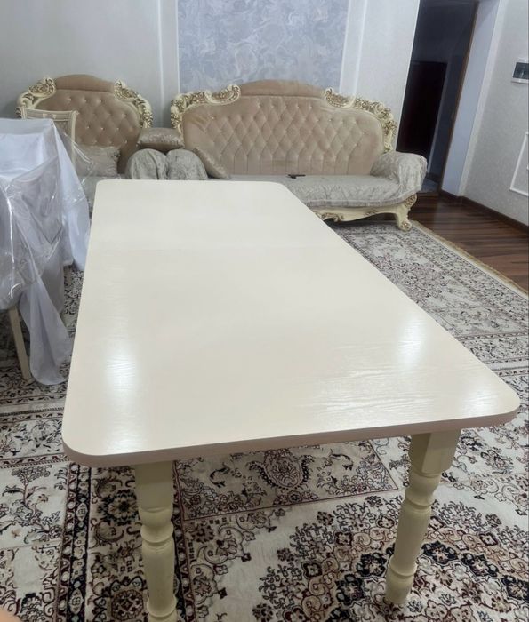 Срочно продам стол для гостиной