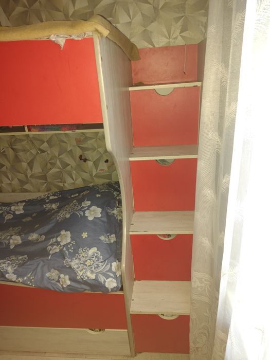 Двухъярусная кровать