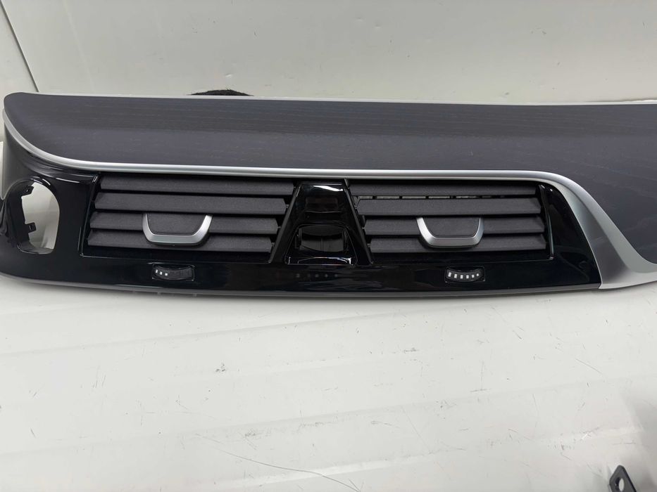Лайсна табло БМВ 5 серия Г30 Г31 6 серия Г32 Фейслифт BMW G30 LCI G31 LCI G32 LCI Пепелно сива