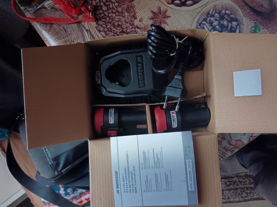 Зарядно + две батерии парксайд