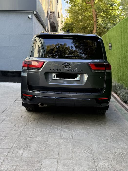Toyota land cruiser 300