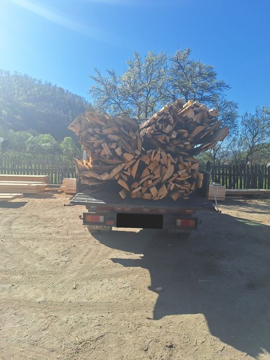 Vând lăturoaie de brad [lemn de foc]