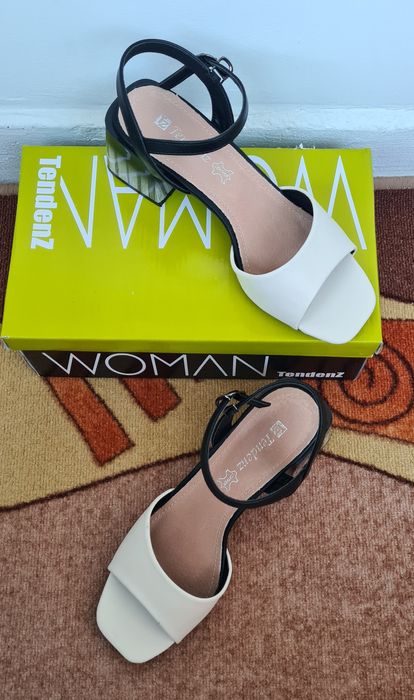 Дамски сандали с ток