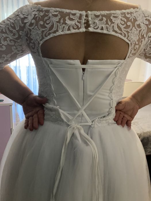 Rochie de mireasa deosebita și lejera