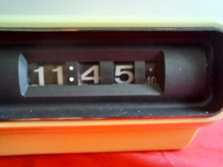 Sanyo ,Флип Часовник с Будилник