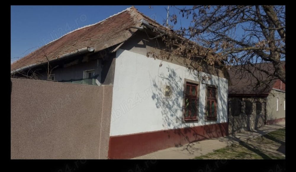 Vând  casa cu gradina