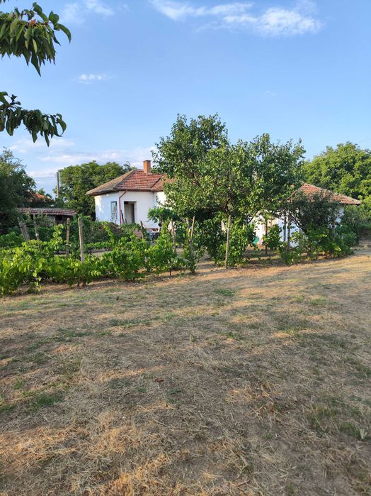 Продава се къща в с.Ветрен