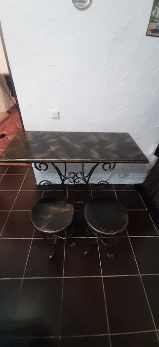 Продам  кованный стол  и стулья