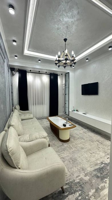 Samarkanskiy tomonda 2 xonalik qilingan uy sotiladi