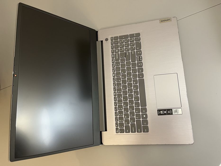 Lenovo Ideapad 3 , Ryzen 7-5700, 17”