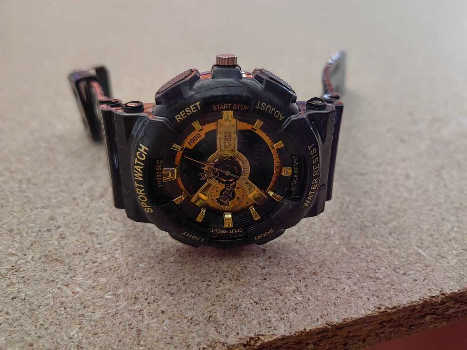 Водоустойчив спортен часовник с LED дисплей SPORT WATCH