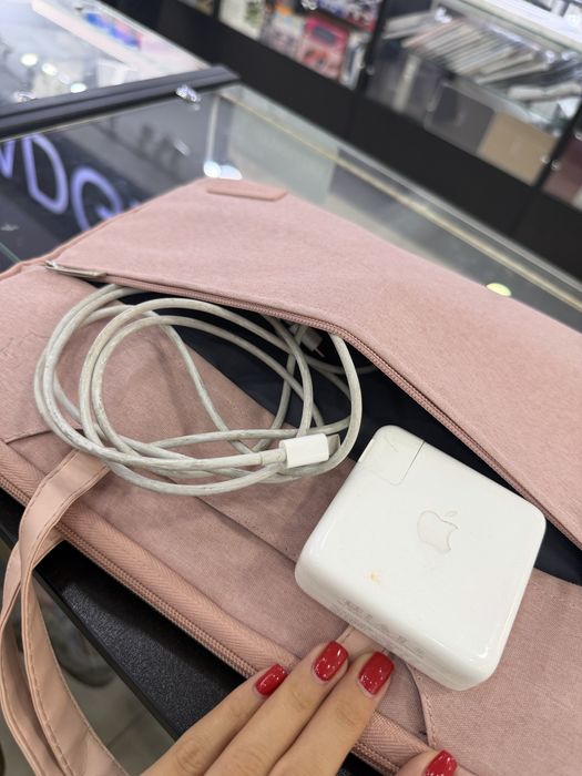 Macbook Air 13 8/256gb 2020