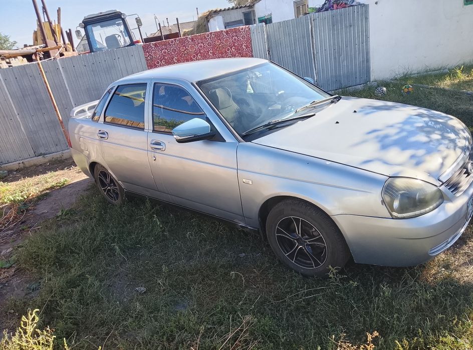 Продам приора седан