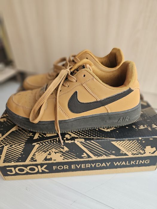 Продаются кеды на мальчика Nike