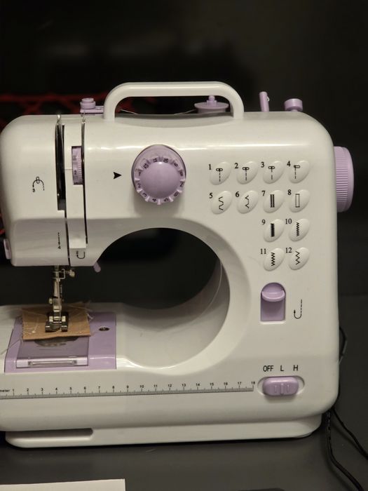 Швейная машинка  мини в полной комплектации