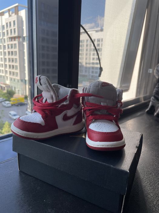 Продам детские кроссовки