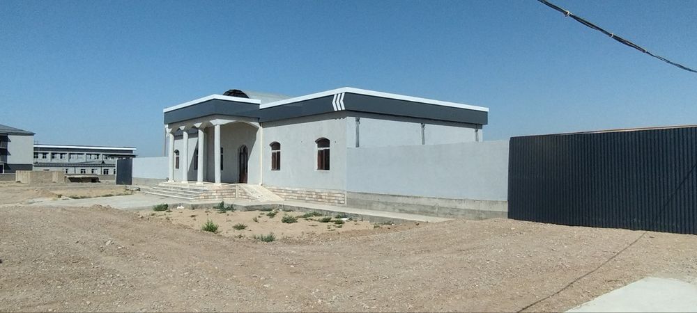 Noturar bino sotiladi