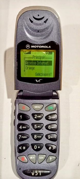 V51 cu clapa nou by Motorola