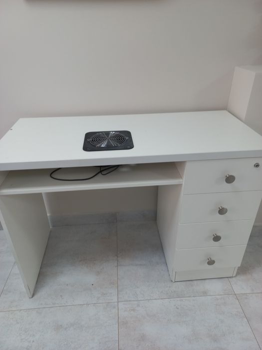 Маникюрный стол б/у