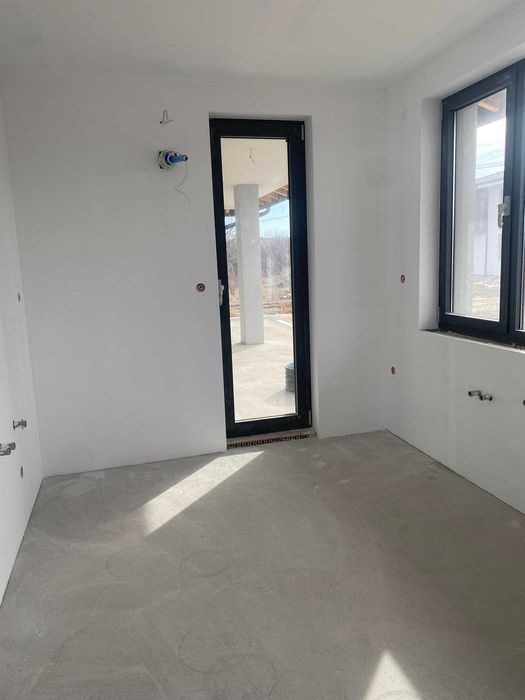 Продава се Къща в Пловдив, Остромила - 380 кв.м за 1048 €/кв.м - Снимка #14