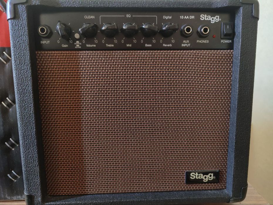 Продам комбик для гитары Stagg 15 aa Dr eu