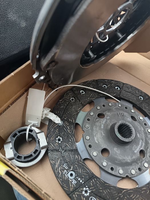 Vând ambreiaj cu masa dubla pentru Peugeot 407 2.0 Diesel de la luk no