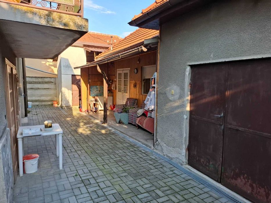 Casă de vânzare în orașul Ineu