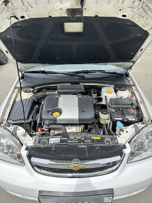 Lacetti 1.8 Avtomat, Full (suyegi butun, kraska, chaqa-chuqasi bor)
