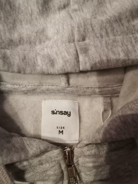 Vand hanorac Sinsay cu eticheta