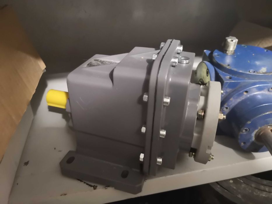 Ел. Мотори Редуктори и транспортни ленти