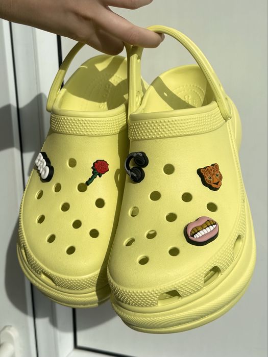 CROCS Classic Bae Platform Clog, neon green