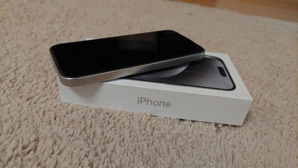 Iphone 15 Pro Titanium Alb 512 GB - impecabil, cutie + factura, huse