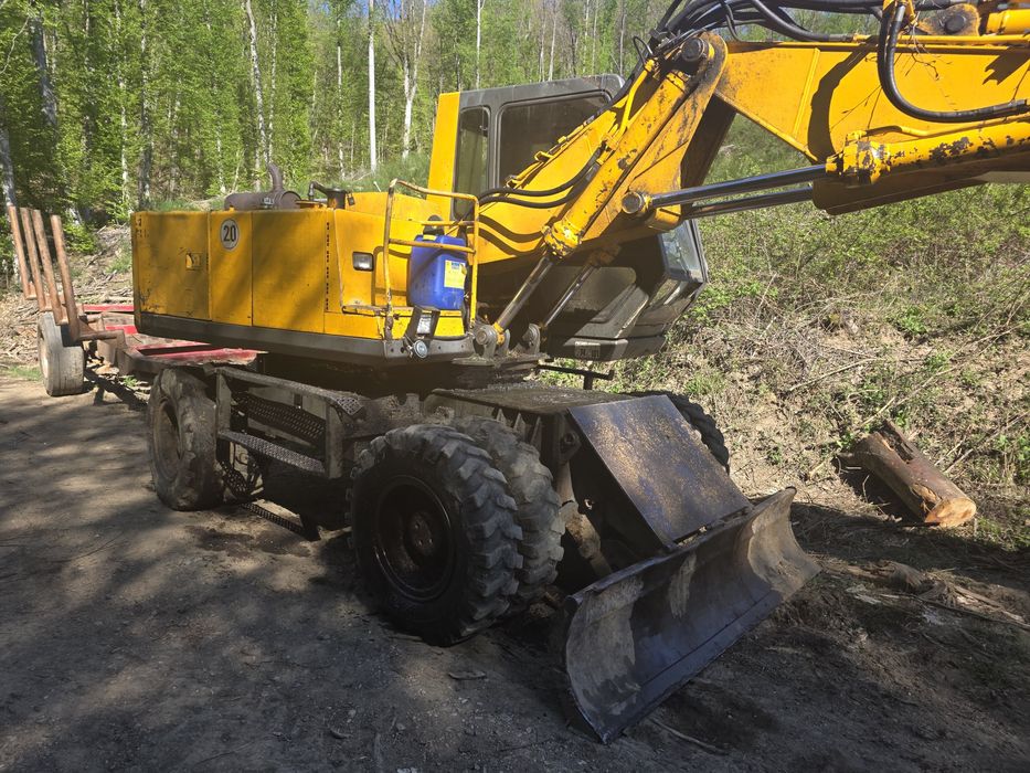 Excavator 15 tone JCB JS130W pe roti webasto