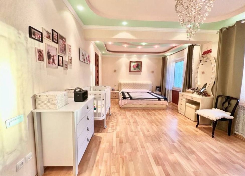 Срочно! Квартира на Ойбек-Шох мед центр 4*5/7/9 общ пл 182м Банковская