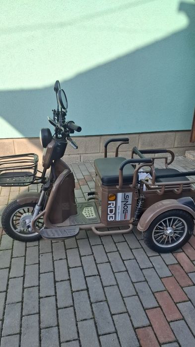 Vând tricicleta pentru vârstnici! Rulate 20km.