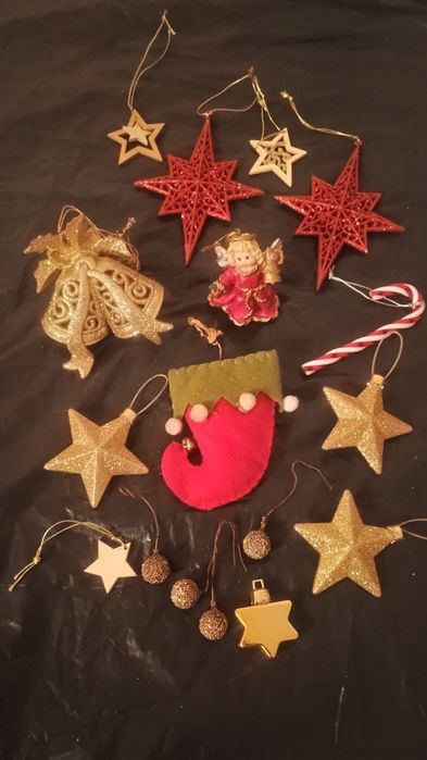 Ornamente- bradul de Crăciun.
