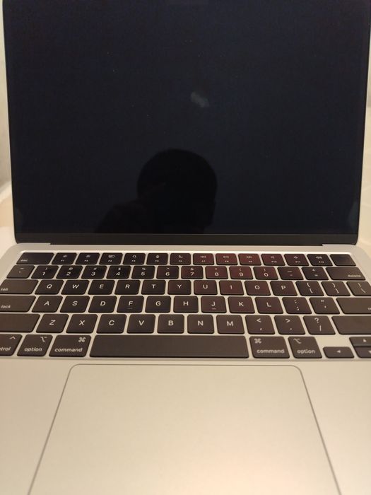 MacBook M3 air. 16/256 GB.