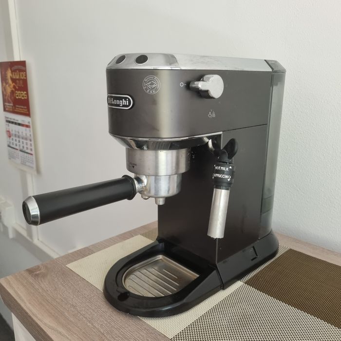 Кафе машина DeLonghi Dedica EC 685