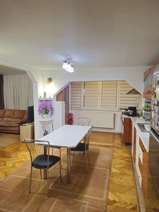 Închiriez  apartament 3 camere, 70mp, zona Nufărul