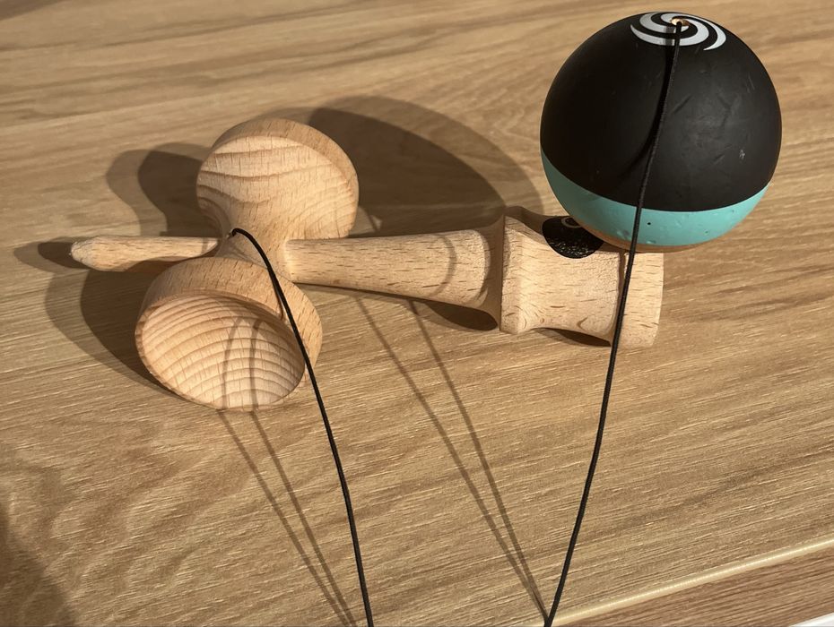 Kendama Okendama antiskid care scartaie ata lunga semnata de Xremus
