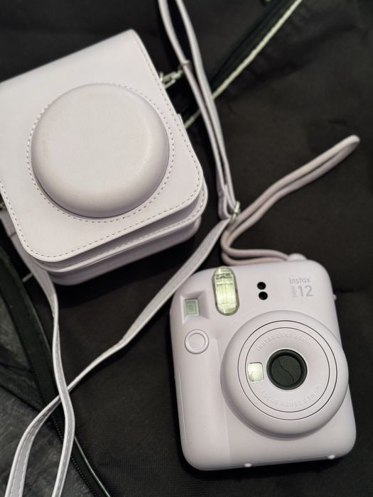 Продам Instax Mini 12 + чехол