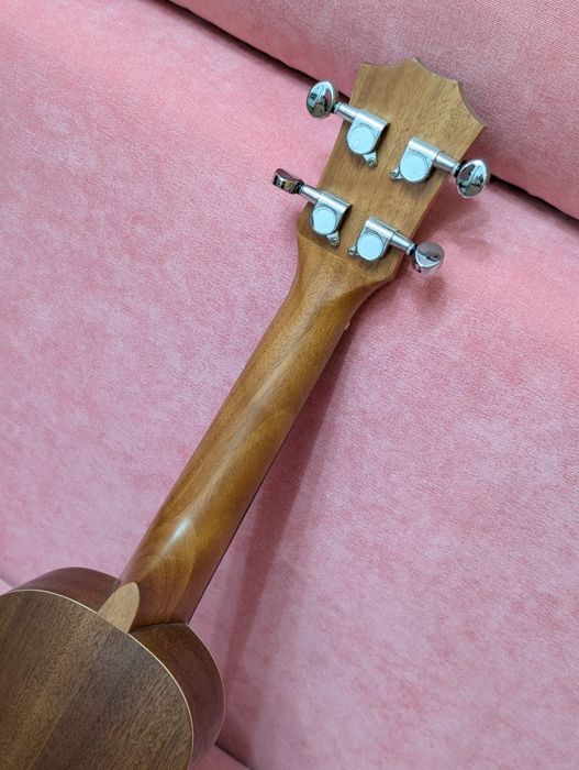 Продам укулеле. Гавайская гитара.